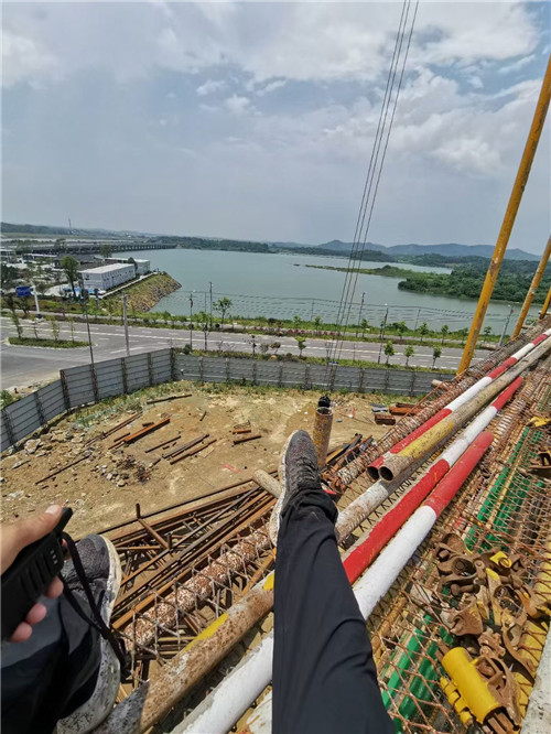 方正县作业中发生设备损坏或人员意外，责任怎么划分？