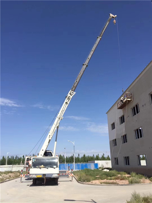 方正县“轻装强干”—— 吊车的 “轻量化臂架” 技术